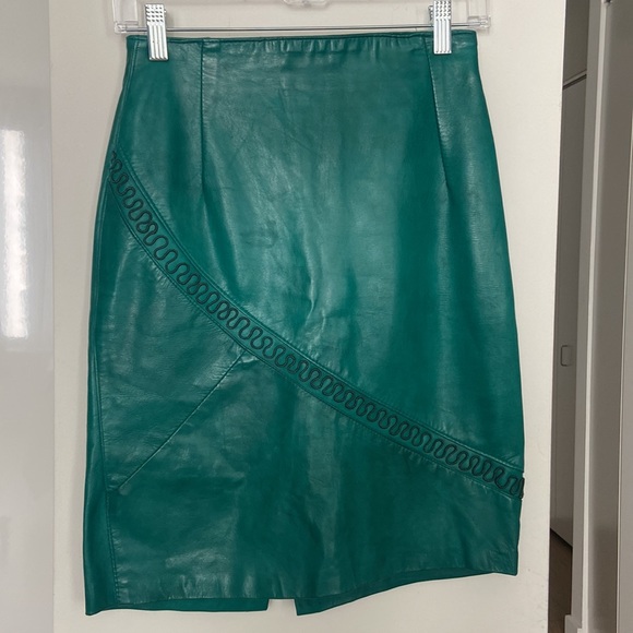 Vintage Green Leather Skirt - Picture 2 of 3